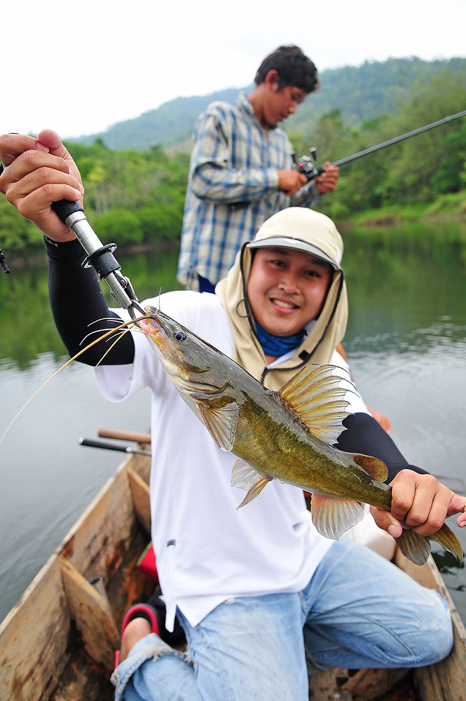 



[b]อูยยยยยยยยยยยยยยย  เพ่เทพ  พอแล้วนะ :angry: :angry: :laughing:[/b]





 :laughing:
