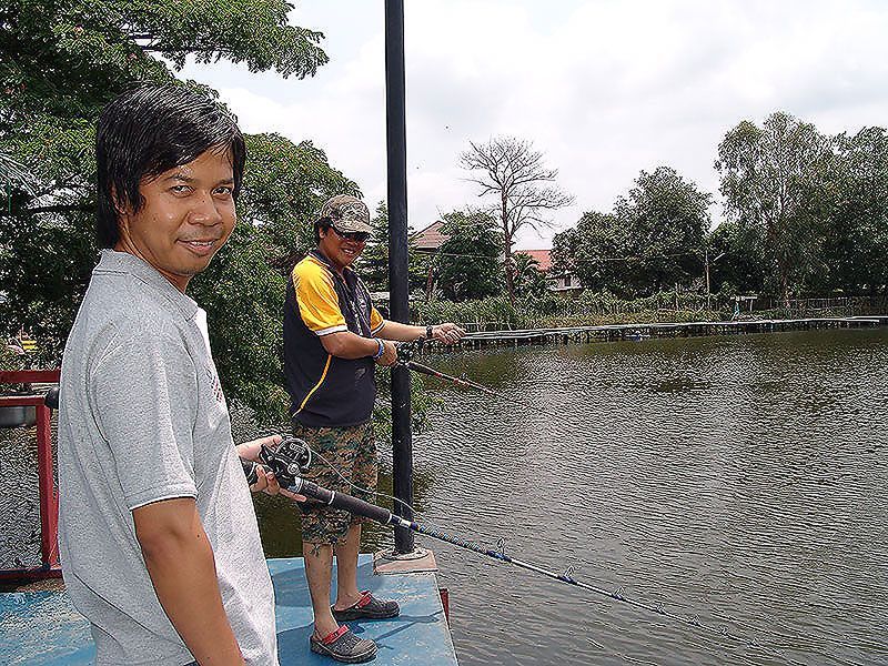  :smile:

อาจารย์หนู กันแห้ว  กับ นายศรีบูรพา 