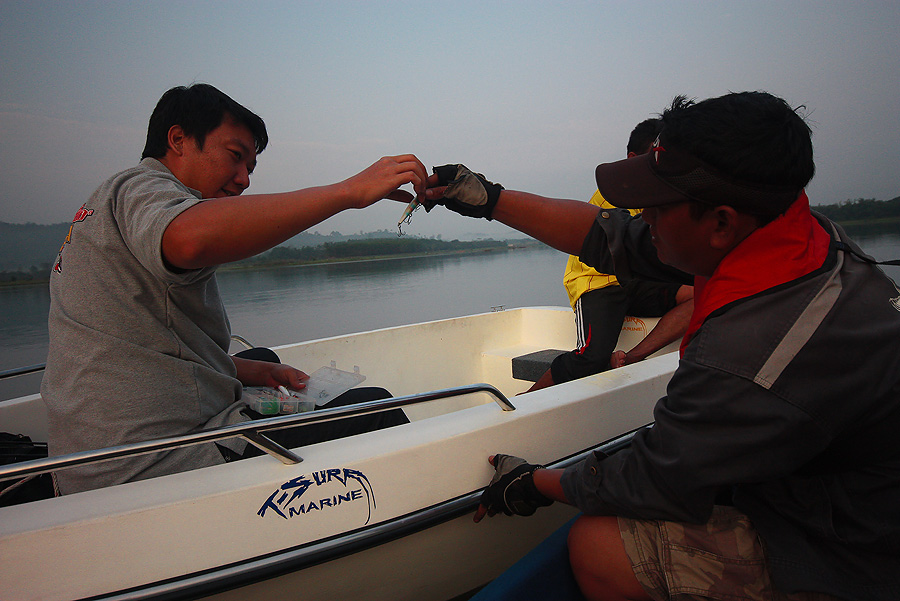 ก่อนออกเรือ มีเดิมพันเหยื่อกันด้วย
