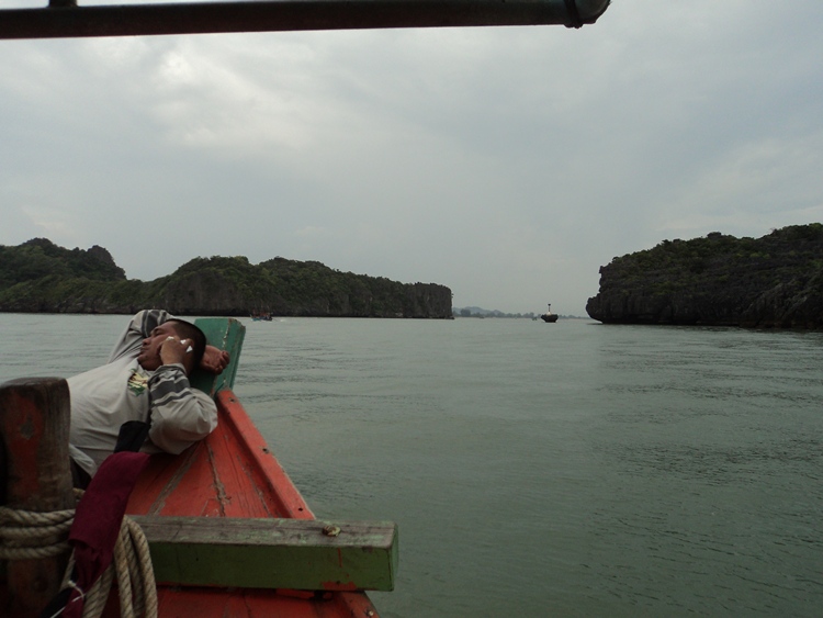 สบายจังนอนบนหัวเรือเนี้ย..............