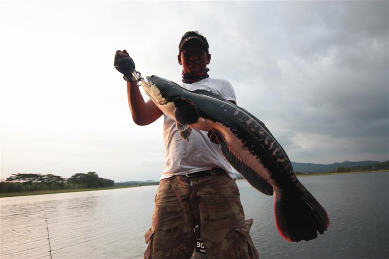 +++ก้อขึ้นมาคุยกานบนเรือ อยู่พักใหญ่
