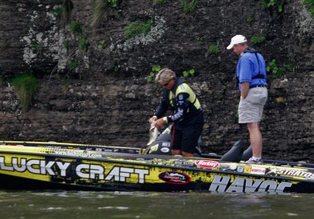 Largemouth พุงป่องครับ เริ่มวันได้ดีเลย