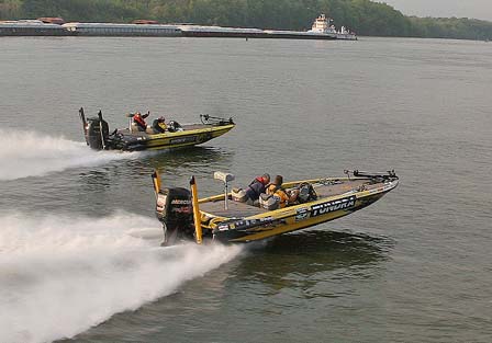 Terry Scroggins ท่าทางเรือจะแรงกว่ากำลังจะแซง Bobby Lane 