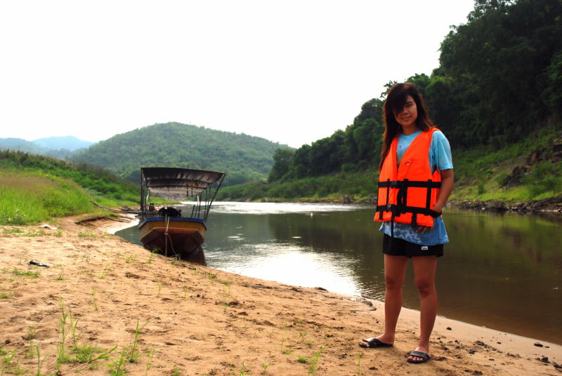 เนียไม่สนใจหนูเลยเดียวให้อดข้าวเลยหนิ :ดูชิหัวฟูเลย  ohh: