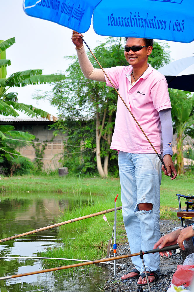 น้านกเหงา เจอปลาใหญ่เข้าให้ครับ  :laughi