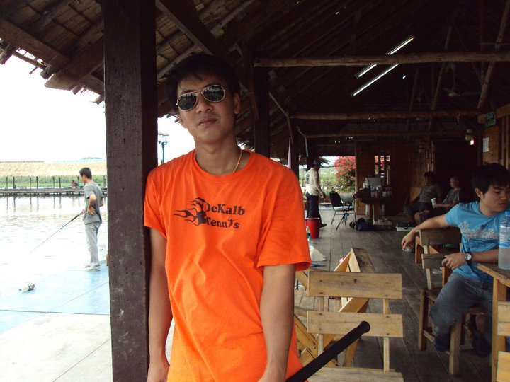 ใครนิปลาไม่ตกยืนถ่ายรูปอยู่ได้