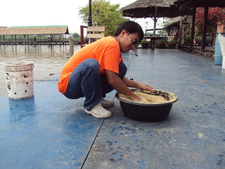 พี่วัฒน์ ดูดบุหรี่ด้วยหรอครับ :smile: