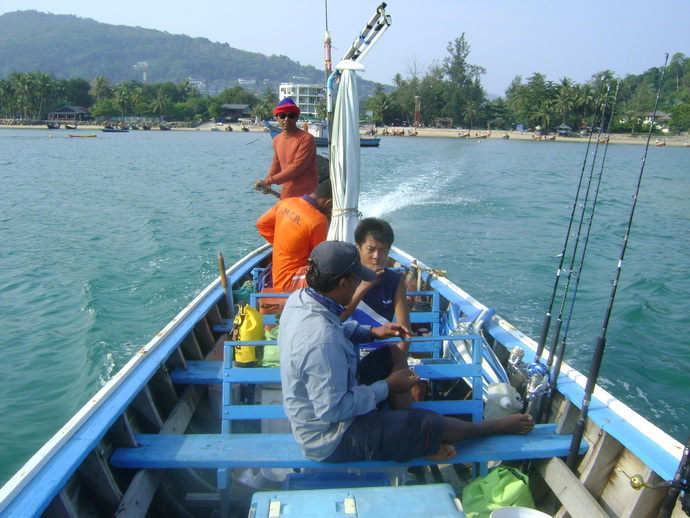 เรือพร้อม คนพร้อม อาหารการกิน พร้อม ไปโลด และแล้ว ไต๋เสือดาว 
ก็พาเรือหางยาวขนาด 21 กง ทะยานออกทะเล