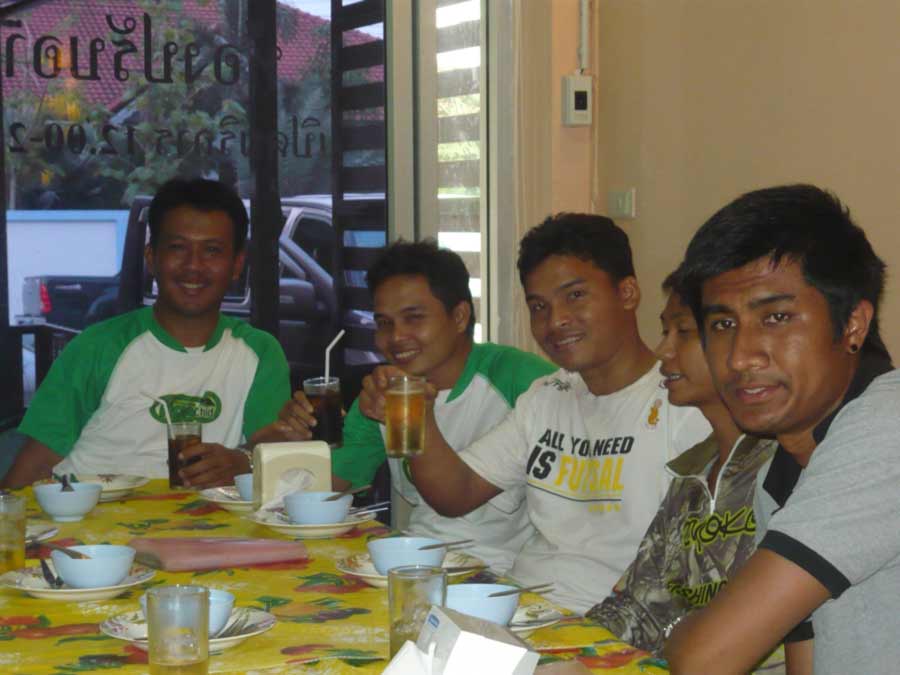 อย่างนี้ต้องฉลองกันหน่อยครับ :cheer: :cheer: