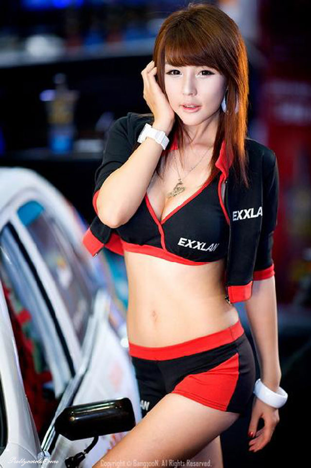 ไม่ไปไหนมาดูสาวๆ