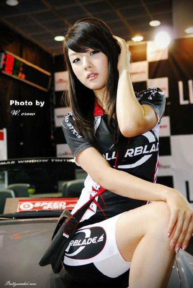 ไม่ไปไหนมาดูสาวๆ