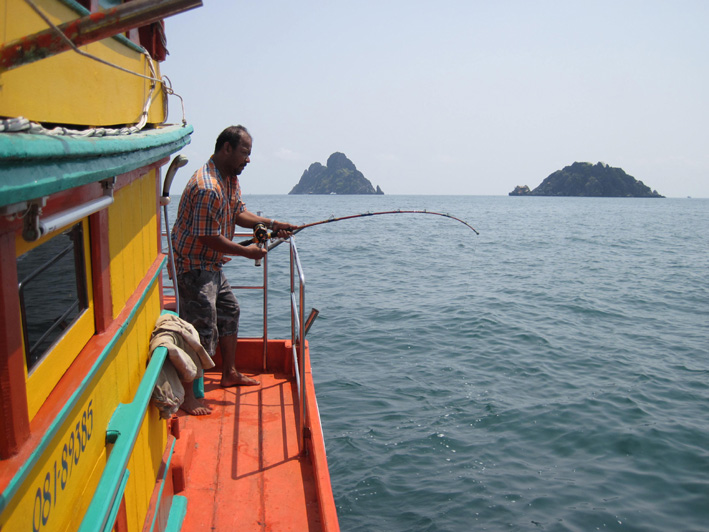 นั่นแอบที่ท้ายเรือ