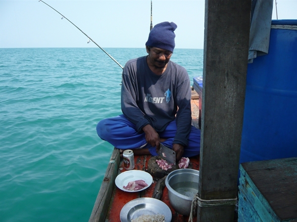 ส่วนผมประจำการท้ายเรือ แปลงร่างเป็นจุมโผ