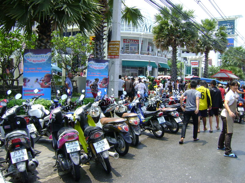 ข้ามมาบริเวณหน้างานแล้วครับ   :cheer: