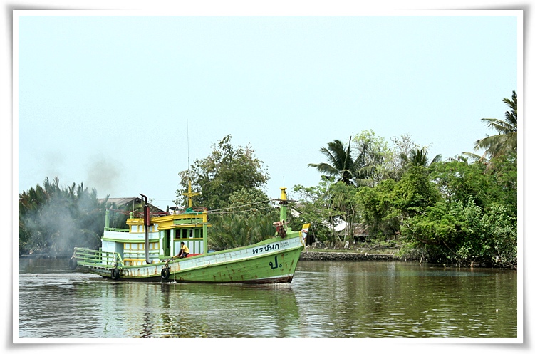 เรือมาแล้วววววว ลำนี้เลยที่จะพาพวกเราไปโต้เดิ่งกันกลางทะเล :laughing: