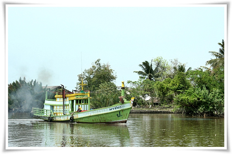 เรือมาแล้วววววว ลำนี้เลยที่จะพาพวกเราไปโต้เดิ่งกันกลางทะเล :laughing: