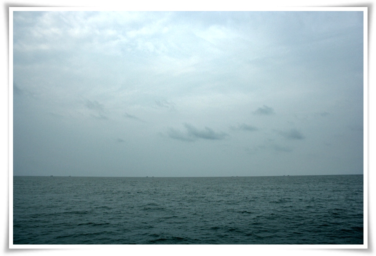 รูปนี้ให้ดูเรือลากคู่ครับ 4 คู่ในแน