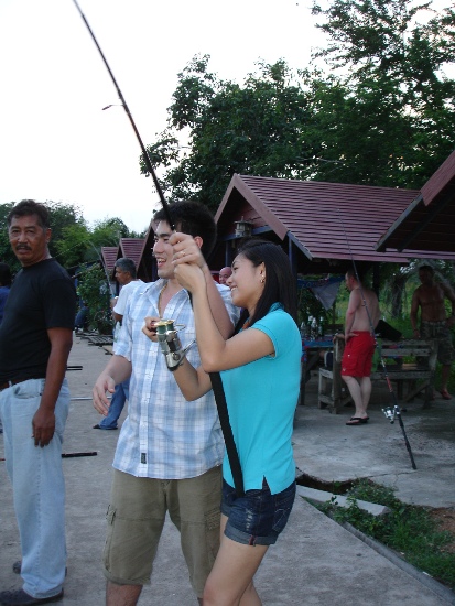 สองท่านนี้น่ารักมากครับ แฟนเทรนให้กัน