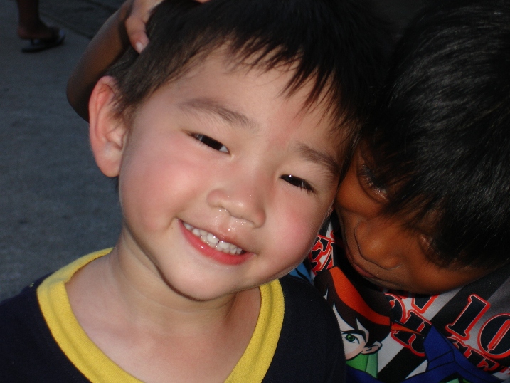 มามะ เป็นแบบให้ลุงถ่ายรูป :smile:
