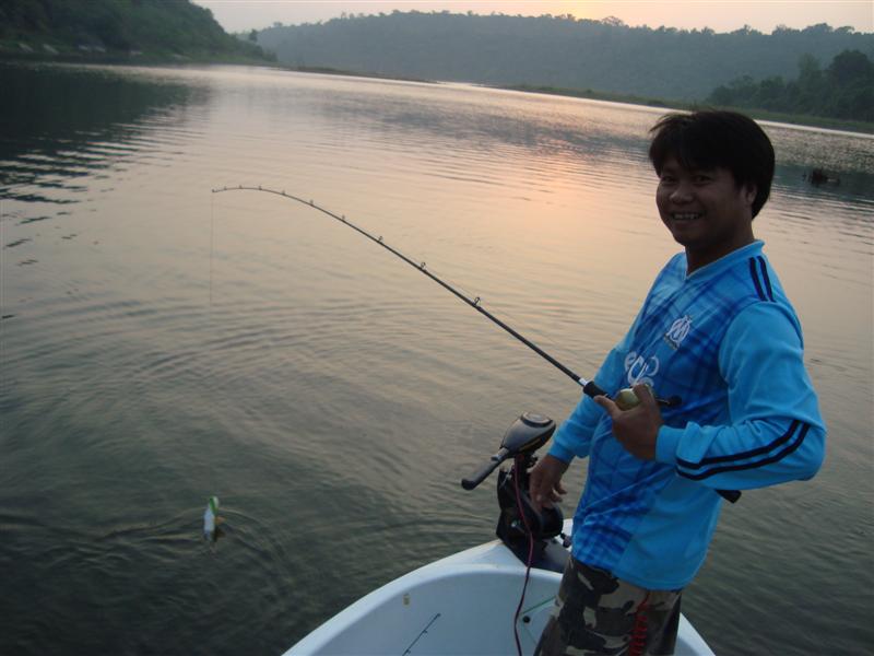 จอดเรือปับกัดทันที :smile: :grin: