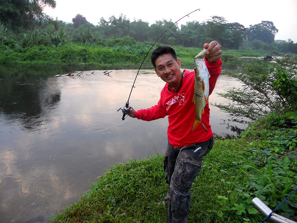 นี่งัย กระสูบน้ำไหล รู้จักแล้ว  :smile: :cheer:    หม่ำของแพงสาด้วย COAYU-Slide SinKer  :cheer: