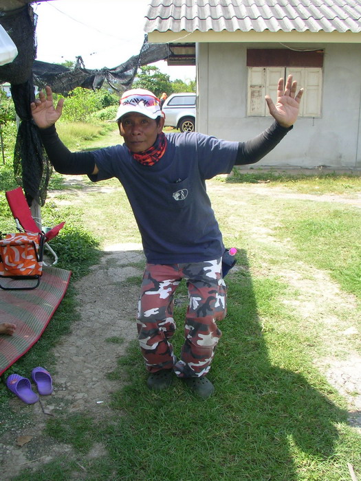 ปู่อากาศมันร้อนใช่เปล่า............อิอิอิ  :laughing: :laughing: :laughing: :laughing: :laughing: :l