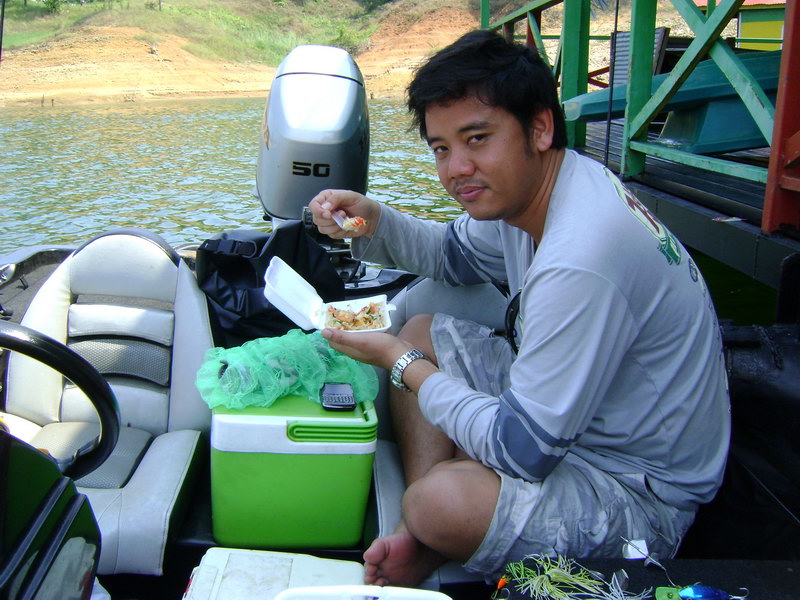  [b]โปรญี่ปุ่นถือโอกาศกินข้าวซะเลย[/b]   :cheer: