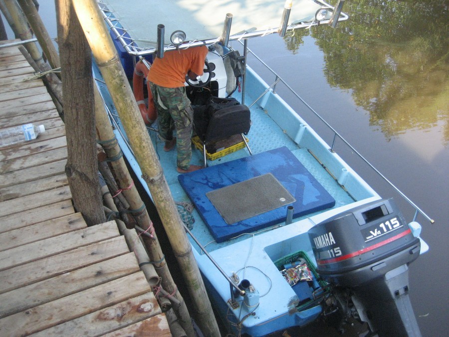 ไปกับ speedboat ของพี่ยงยุทธ ผู้ตรวจการป่าไม้

ด้วยความกรุณาเป็นอย่างสูง พี่ยงยุทธว่าง ในวันแรก

