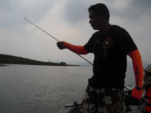 ผมอยู่ท้ายเรือ :grin: