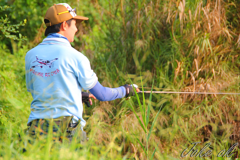 เผลอเป็บเดียวมายืนหวดอยู่นี่และ....เร็วจริงๆอีตาคนนี้ :mad: :mad: :mad: :mad: :mad: