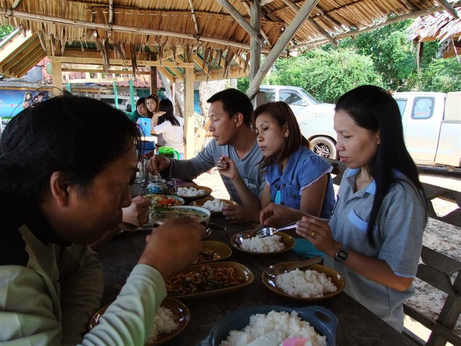 [b]มื้อนี้เป็นอีกมื้อนึงครับ ที่หม่ำอาหารอร่อยคร๊าบ[/b]  :umh: :umh: :umh: :umh: :umh: :umh: :umh: