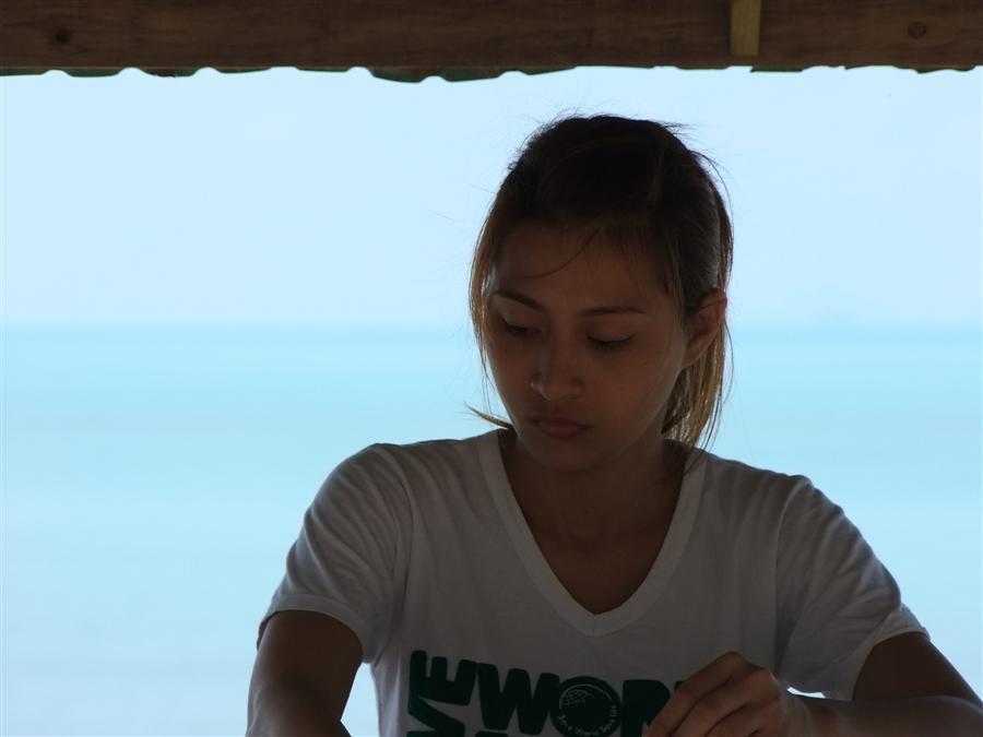 [b]ปิดท้าย ลากันด้วยภาพนี้เลยนะครับ สาวน้อยในรูปนี้ เกือบทำให้เรา เสีย เชฟกะทะ ทะลุ ไปเสียแล้วครับ เ