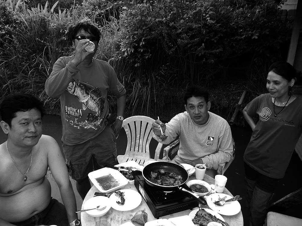 ต่อด้วย ไก่เทอริยากิ น้ำมันติดกระทะจากแฮมเบคอน  :umh:   รับสักชิ้นมั๊ยครับ  :smile:

อาหารหมดแล้ว 