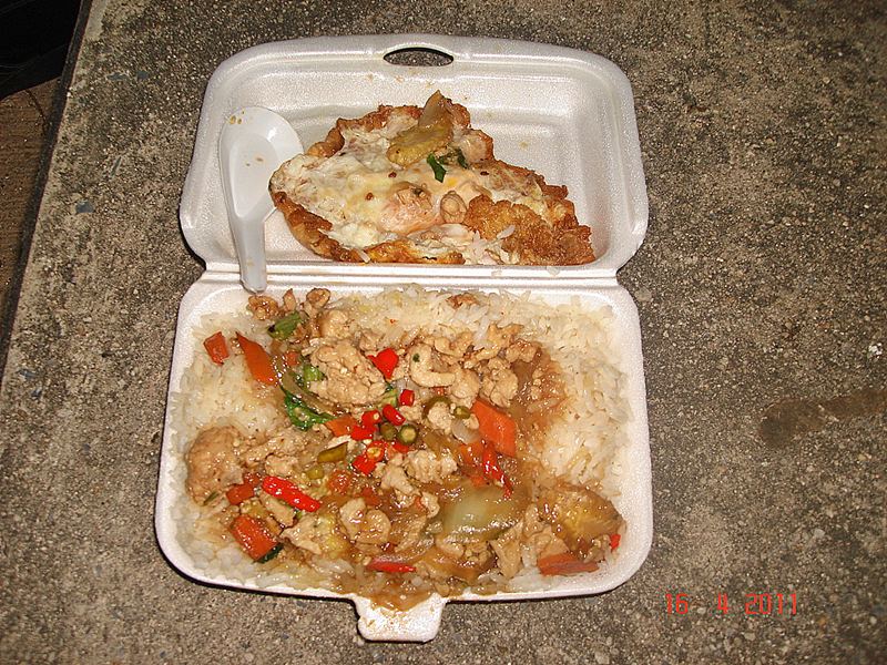 กะเพราไก่ไข่ดาว    จัดปายย................  :umh: :umh: :umh:
