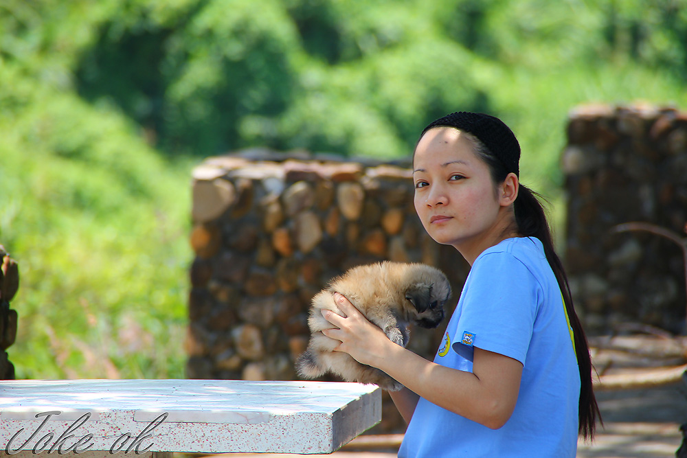 ส่วนผมไปเดินเล่นถ่ายรูปกับเพื่อนสาวดีกว่า..รอดแล้ว สบายๆ เอิ๊กกกก :grin: :grin: :grin: :grin: :grin:
