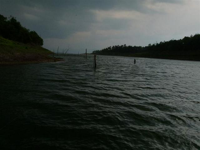 พอตกบ่าย มันมาอีกแล้ว ( ต้องระวังนะครับเรือเล็กๆ พายุฤดูร้อนเกิดทุกวันที่ผมไป )