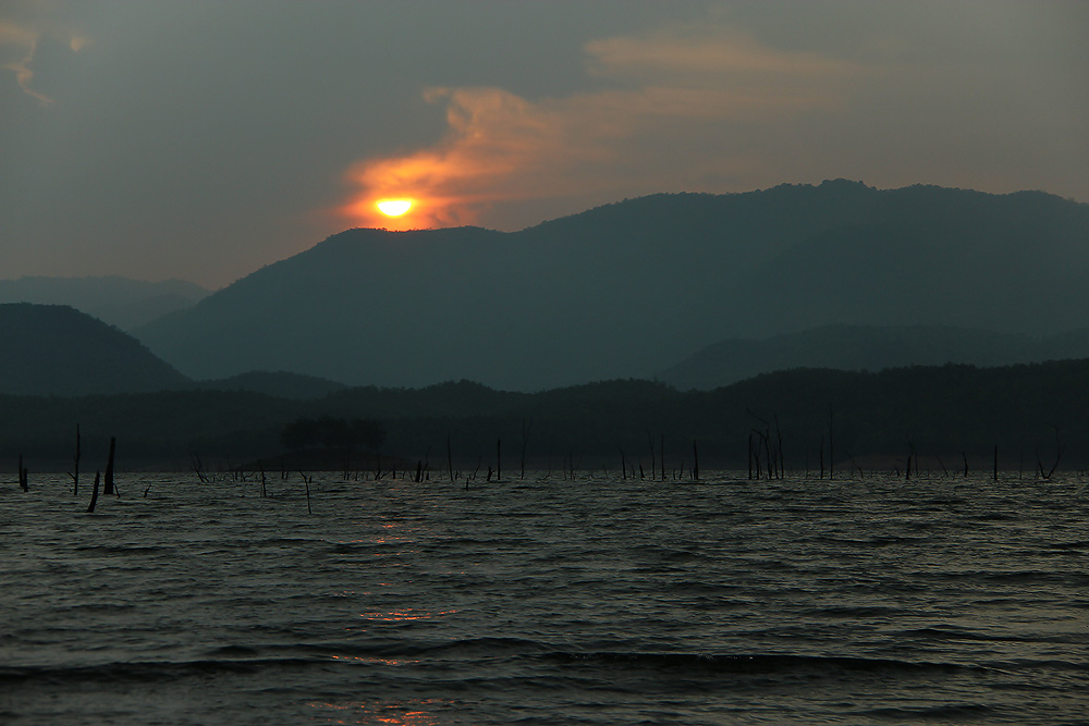 [q][i]อ้างถึง: Shadow-2010 posted: 19-04-2554, 22:33:01[/i]

ถ่ายภาพ