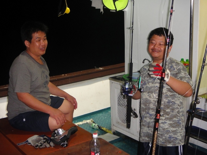 เฮีย แฟ่บ ออกมาปั่นทั้งคืน ขยันจริง 