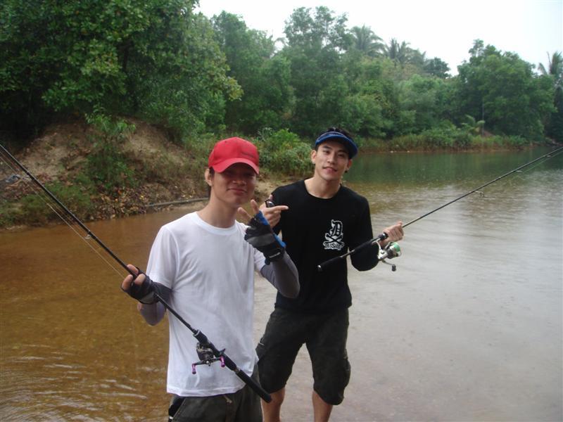 จนมาถึงที่หมาย ฝนก็ตก ทางลำบากมาก แต่เห็นหมายแล้วก็หายเหนื่อยเลย
 :spineyes: :spineyes: :spineyes:
