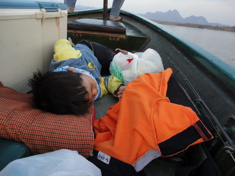 บางครั้งหลับในเรือ มีครับ ละเมอทำท