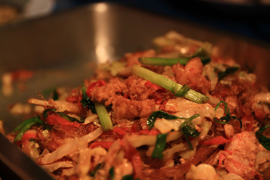 อันนี้ก็....หมูน้อยอก...กุ้งน้อยใจ..ผัดวุ้นเส้น.......
 :laughing: :laughing: