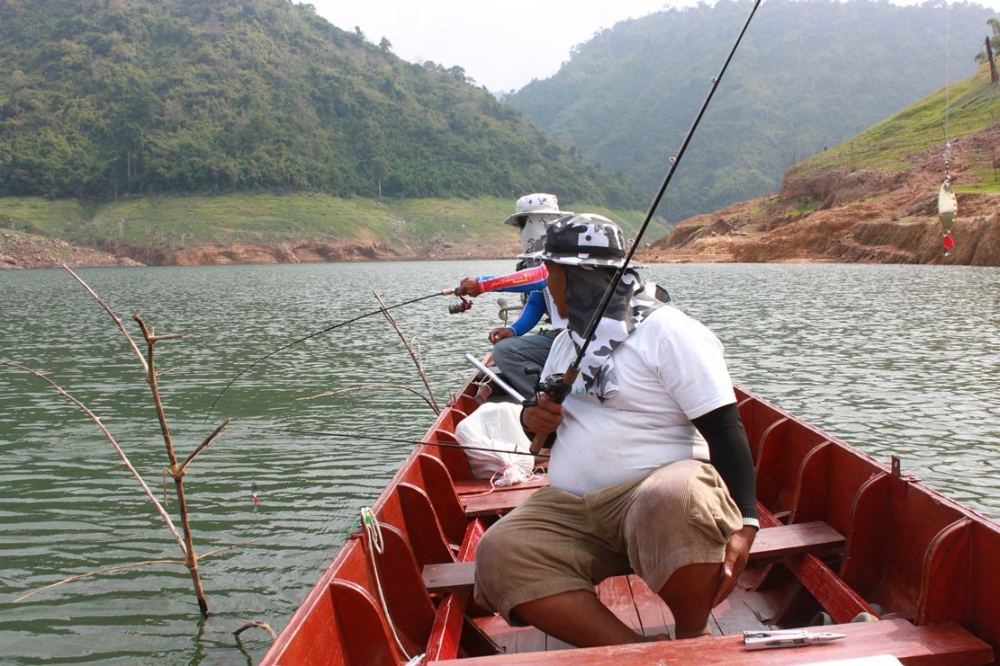 ท้ายเรือเอาบ้าง ทีนี้เป็นทีไต๋โกบ้