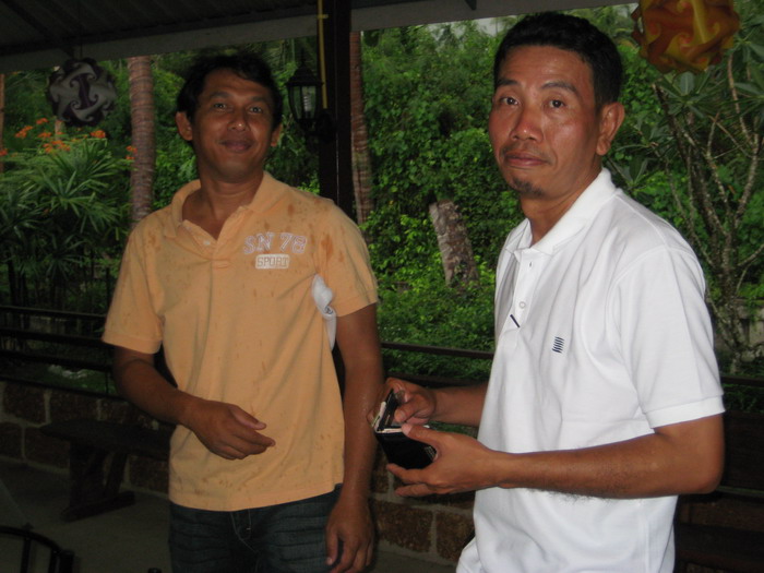 พี่นุ สปูน กับพี่เวก 6 นิ้ว  กำลังทำไร