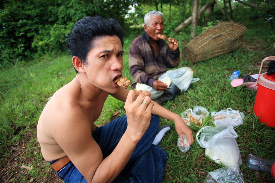อร่อยมั๊ยเพ่ :umh: :umh: :umh: :umh: