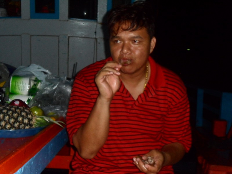 พักกินมั่งก็ได้นะค๊าบ น้าอมร 
 :umh: :umh: