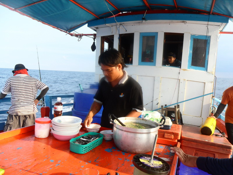 ข้าวต้มรอบเช้ามาแล้วครับ ร้อนๆเลย 
 :umh: :umh:
