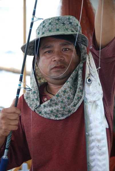 ท้ายเรือน้าหมูซายูริ จั่วสากเหลือง