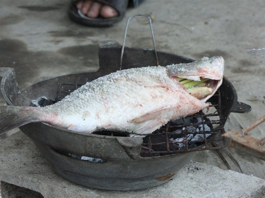 [b]ให้เอา กระพง สดๆมาเผาอีกครับ เพียบ