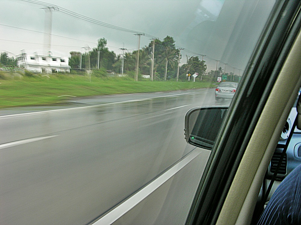 ระหว่างเดินทางเจอฝนด้วย........ยังงัยดีฟะ :cheer: :cheer: