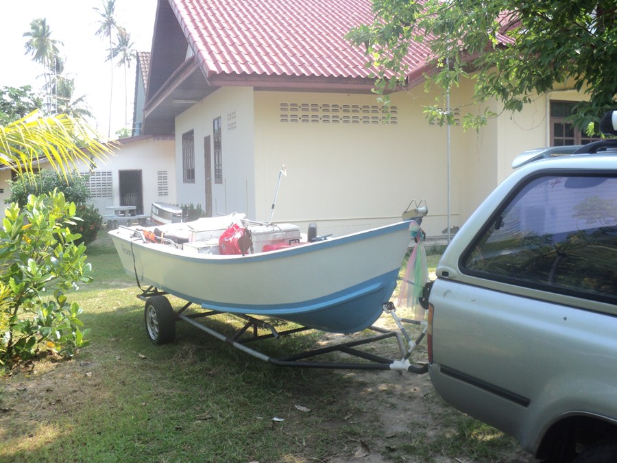 เรือคันหยกเตรียมพร้อมที่จะออกแล้ว  นัดคนไทยก็อย่างนีัจะนัด8โมงเช้ามาซะ9โมง :laughing: :laughing: :la